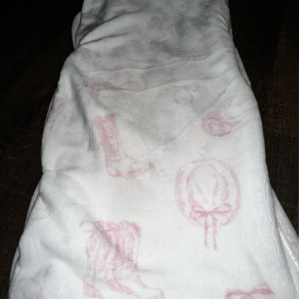 NEW WRANGLER Oversized Plush Throw Blanket Cowgirl Pink/White 60”x70”